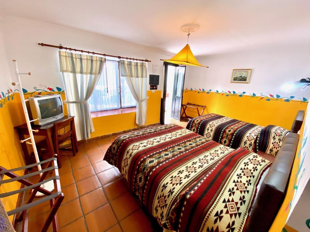 Hostal Riviera Sucre Otavalo Esterno foto