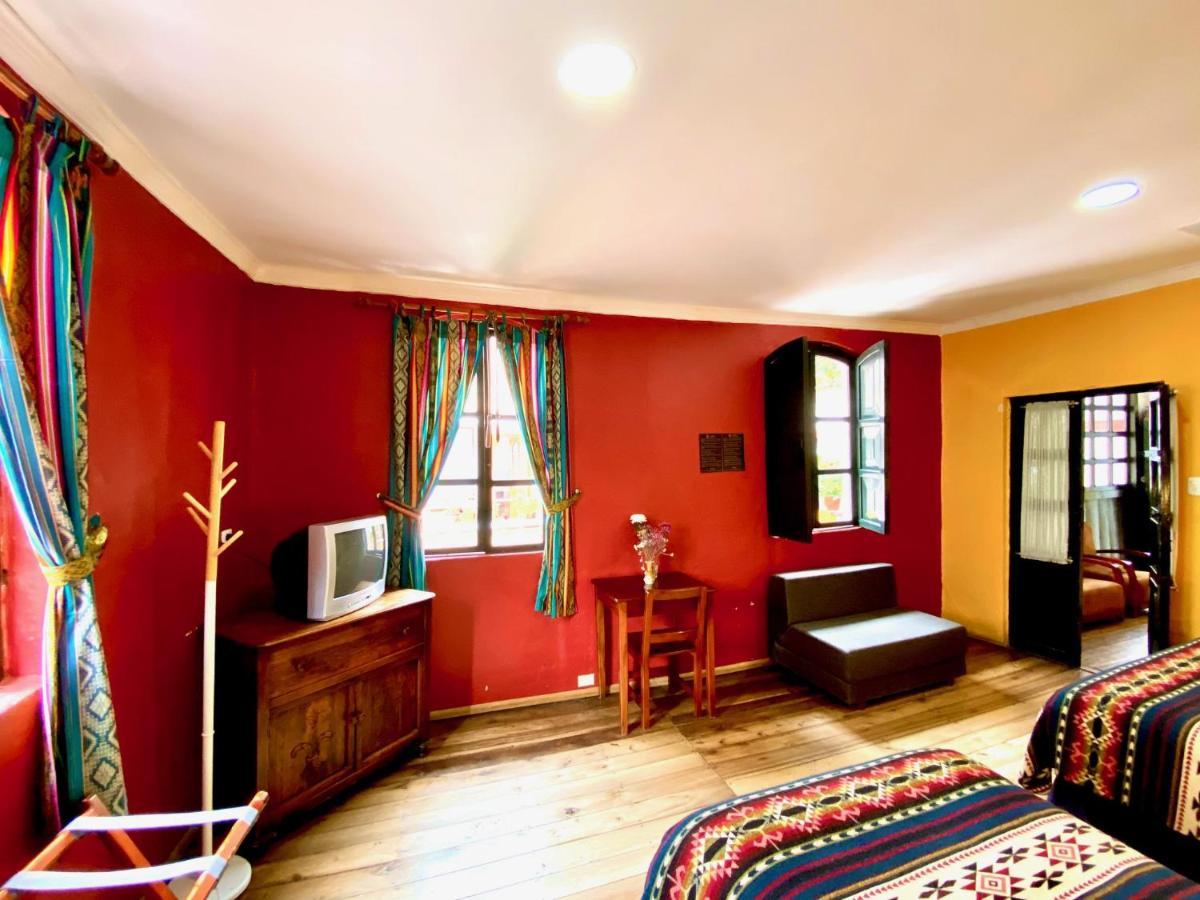 Hostal Riviera Sucre Otavalo Esterno foto