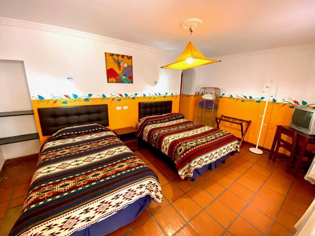 Hostal Riviera Sucre Otavalo Esterno foto