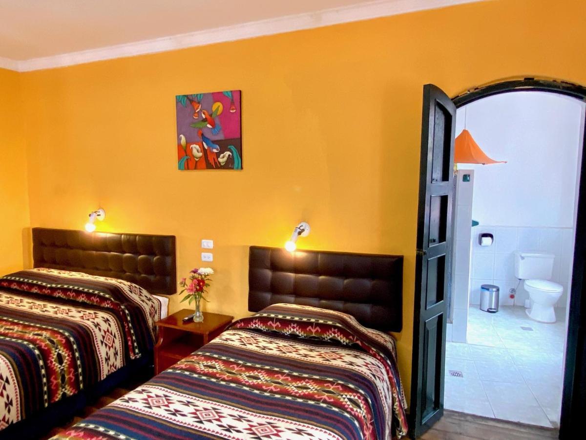 Hostal Riviera Sucre Otavalo Esterno foto