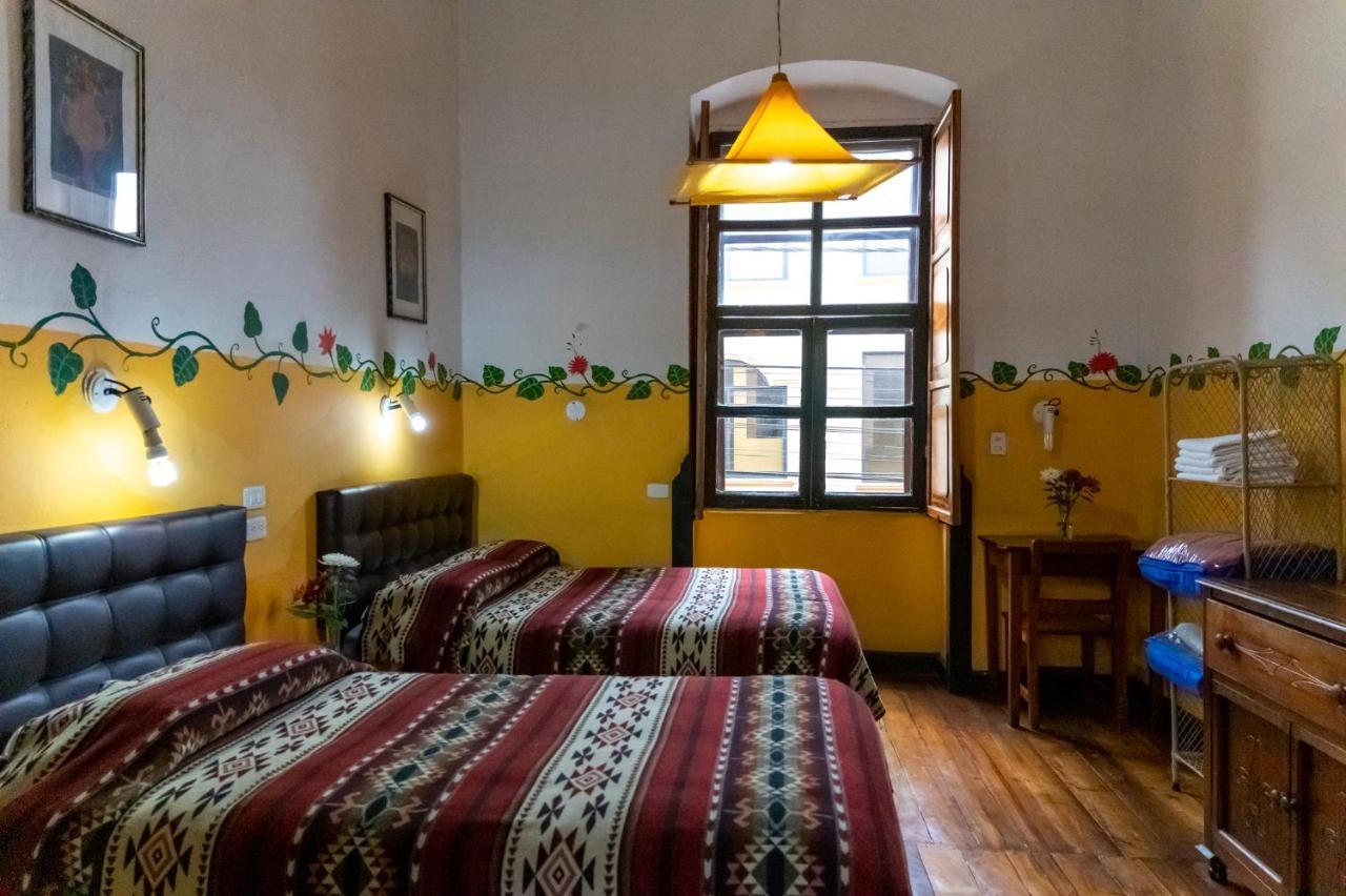 Hostal Riviera Sucre Otavalo Esterno foto