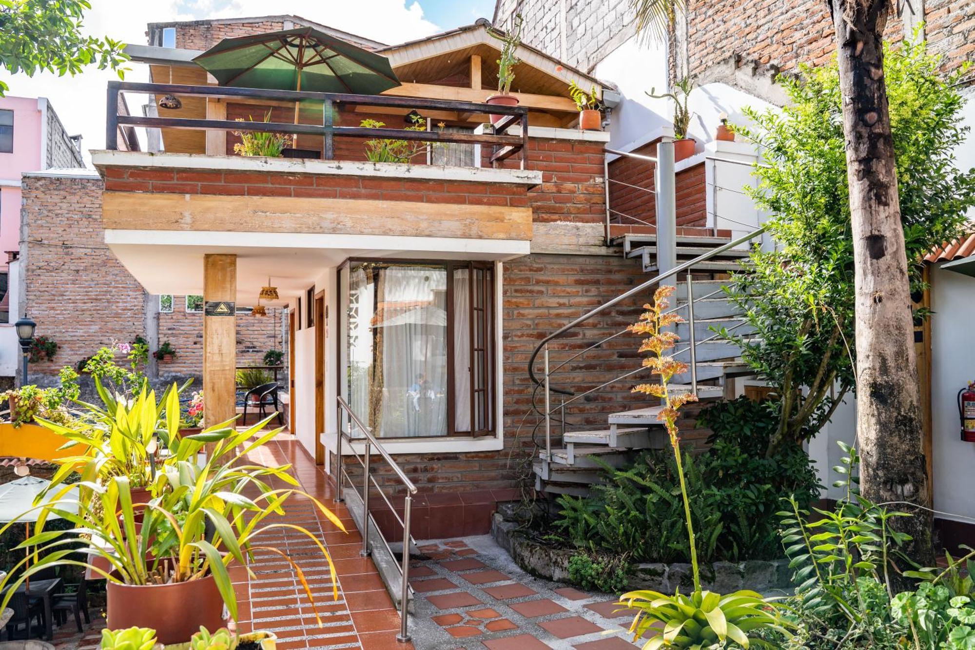Hostal Riviera Sucre Otavalo Esterno foto