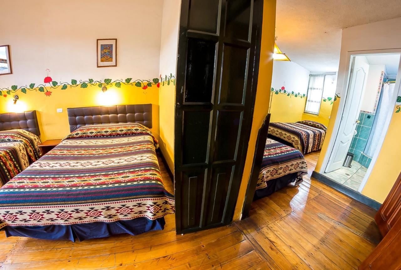 Hostal Riviera Sucre Otavalo Esterno foto