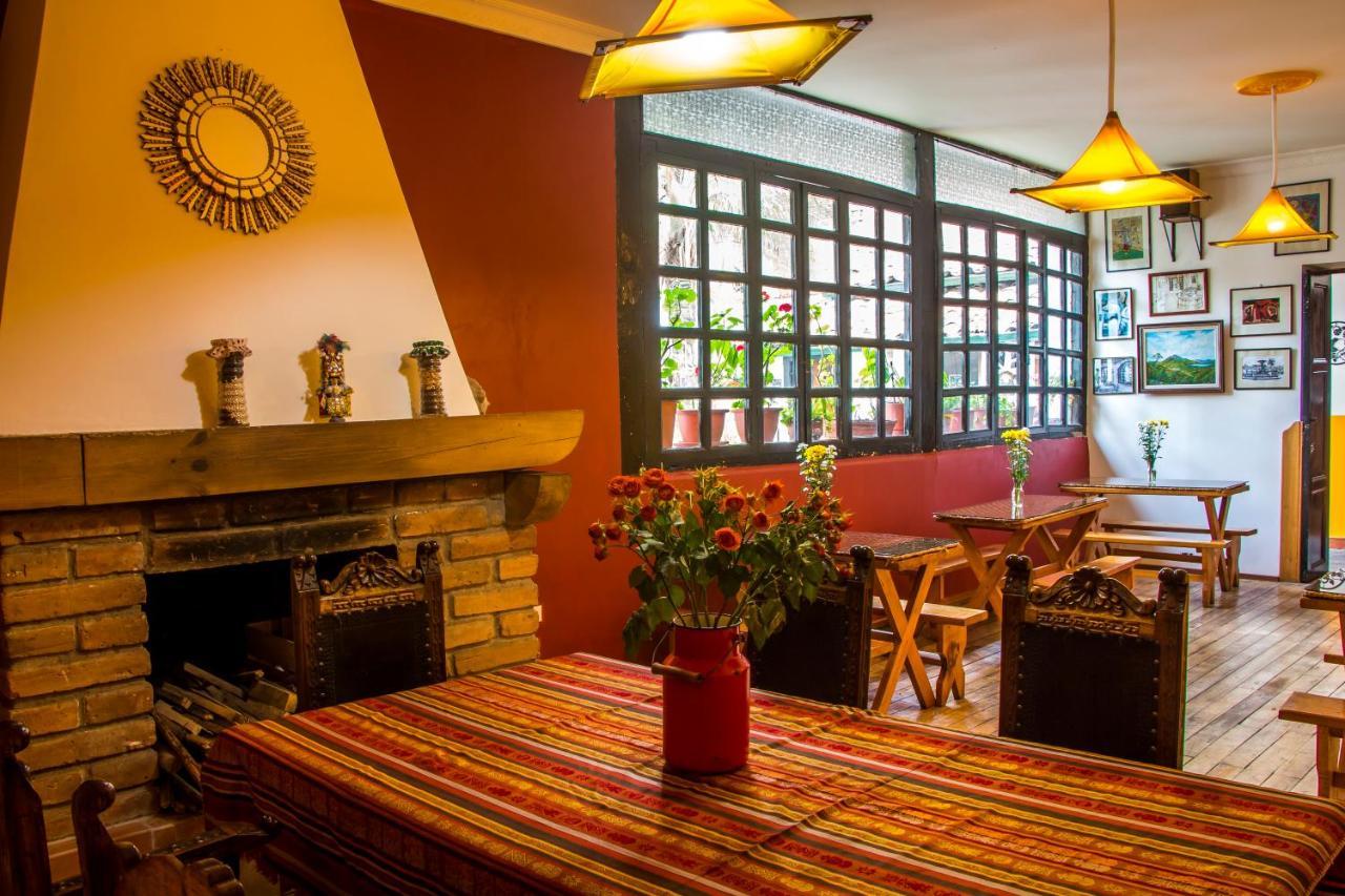 Hostal Riviera Sucre Otavalo Esterno foto