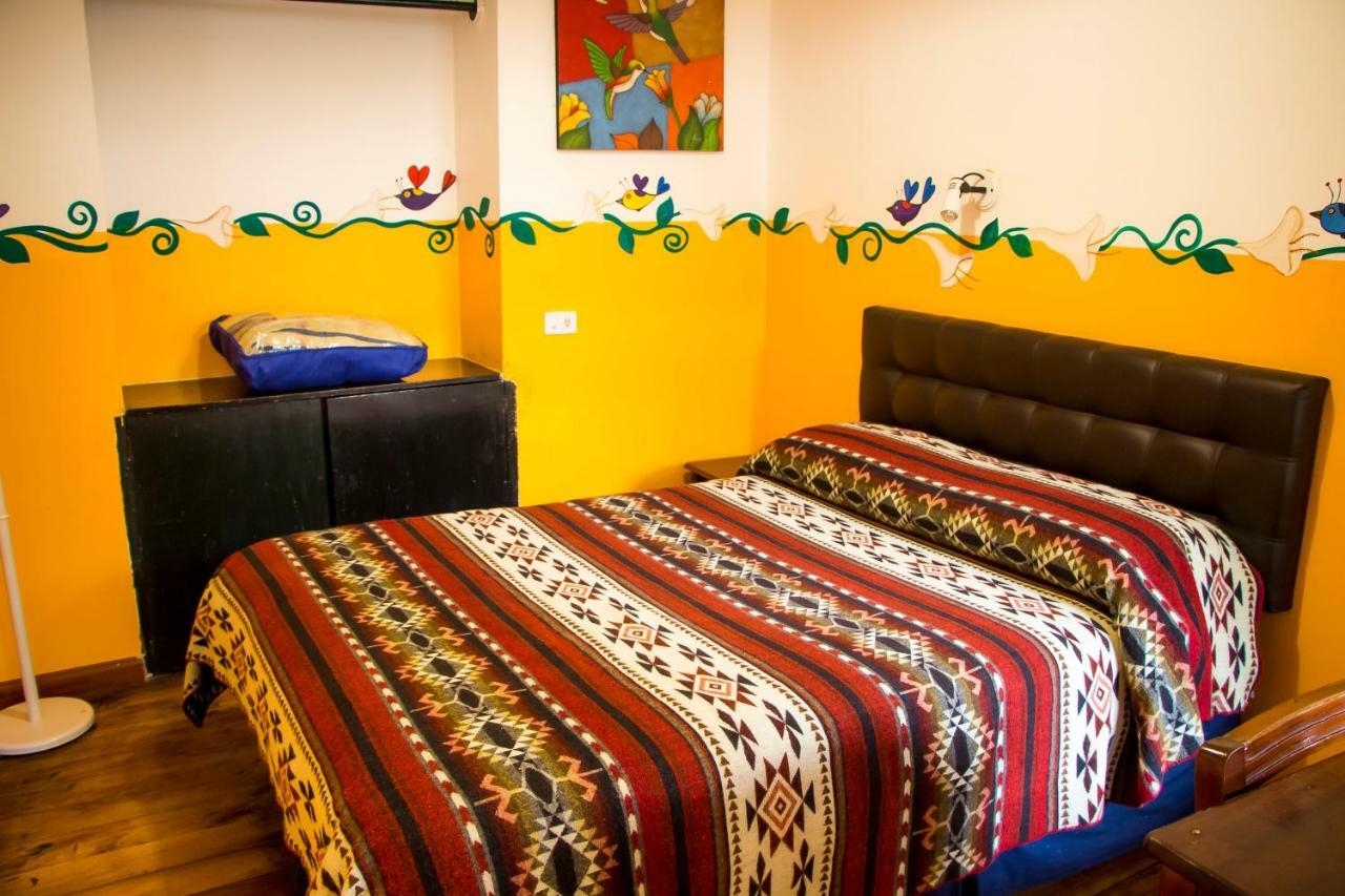 Hostal Riviera Sucre Otavalo Esterno foto